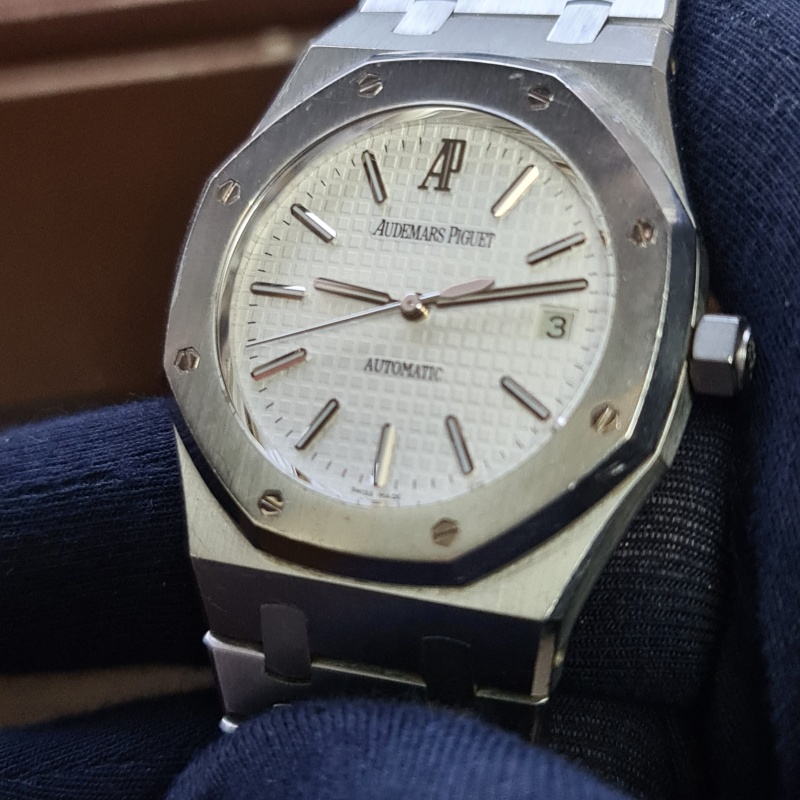Audemars Piguet AUDEMARS PIGUET ROYAL OAK SELFWINDING White Dial 39 MM 15300ST.OO.1220ST.01