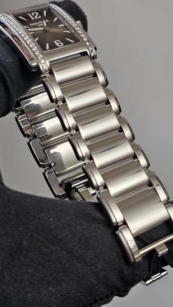 Patek Philippe Twenty 4 4910/1200 A-010