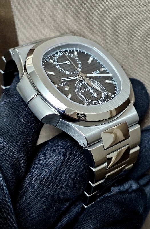 Patek Philippe NAUTILUS TRAVEL TIME CHRONOGRAPH 5990/1A-001