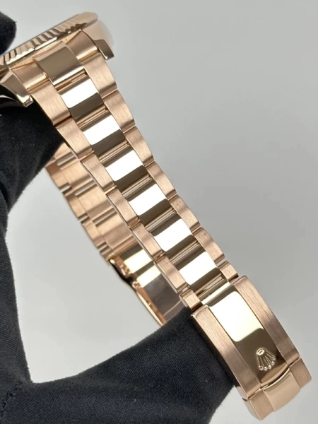 Rolex Sky-Dweller 42mm Everose Gold 326935