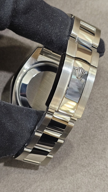 Rolex Oyster Perpetual Date 115234-0010
