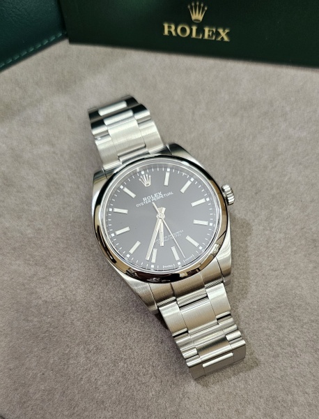 Rolex Oyster Perpetual 39 mm 114300