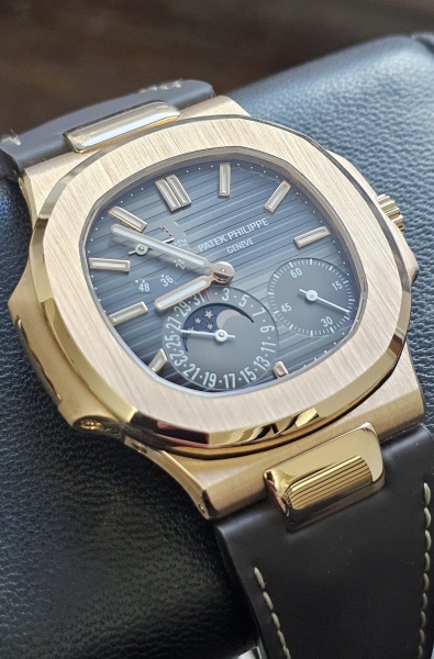 Patek Philippe Nautilus 5712 5712R-001