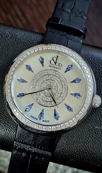 Jacob & Co. Brilliant Half Pave BQ030.10.RO.KG.A