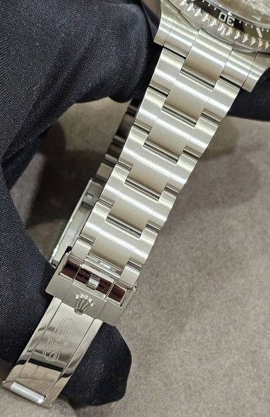 Rolex Sea-Dweller 4000 126600-0001