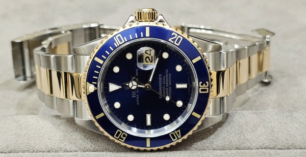Rolex Submariner Date 40mm 16613T