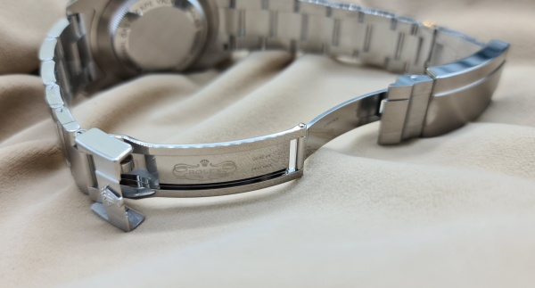 Rolex Sea-Dweller 4000 126600-0001