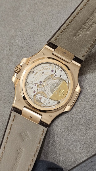 Patek Philippe Nautilus 5712 5712R-001