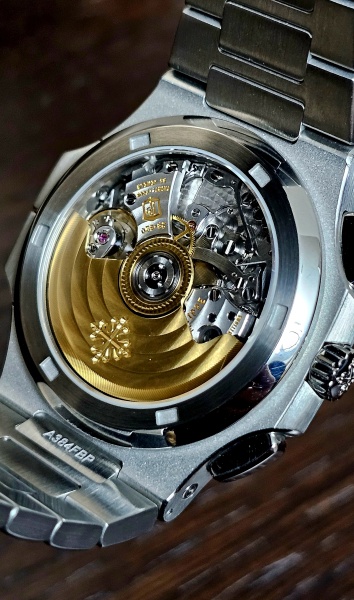 Patek Philippe NAUTILUS TRAVEL TIME CHRONOGRAPH 5990/1A-001