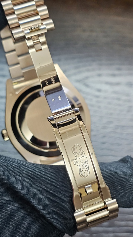 Rolex Day-Date II 41mm Everose Gold 218235