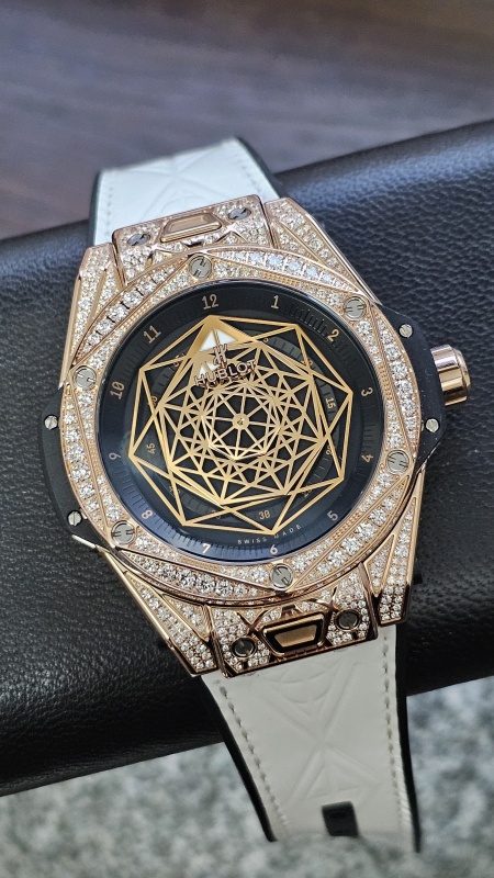 Hublot Sang Bleu King Gold Pavé 465.OS.1118.VR.1704.MXM18