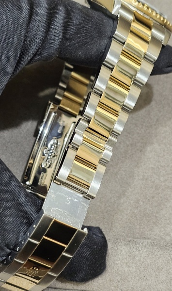Rolex Submariner Date 40mm 16613T