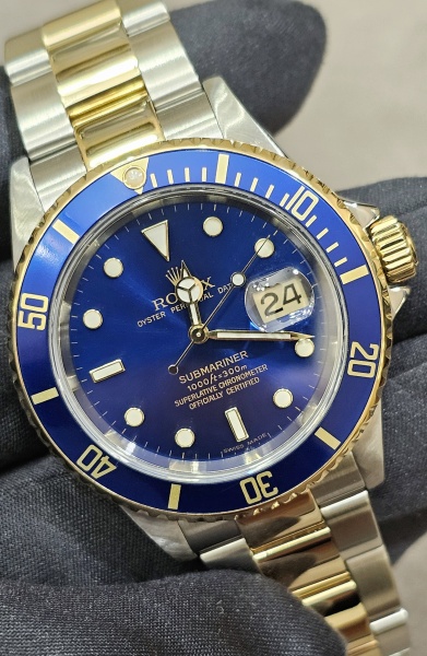 Rolex Submariner Date 40mm 16613T