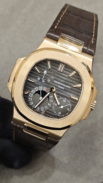 Patek Philippe Nautilus 5712 5712R-001