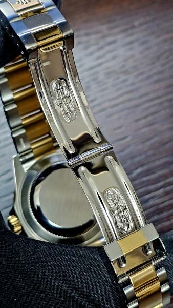 Rolex Submariner Date 40mm 16613T
