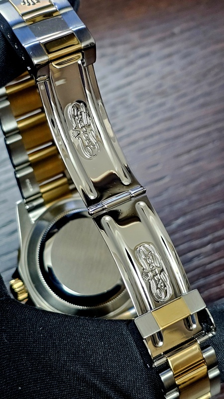 Rolex Submariner Date 40mm 16613T