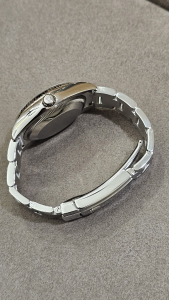 Rolex Oyster Perpetual Date 115234-0010