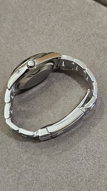 Rolex Oyster Perpetual Date 115234-0010