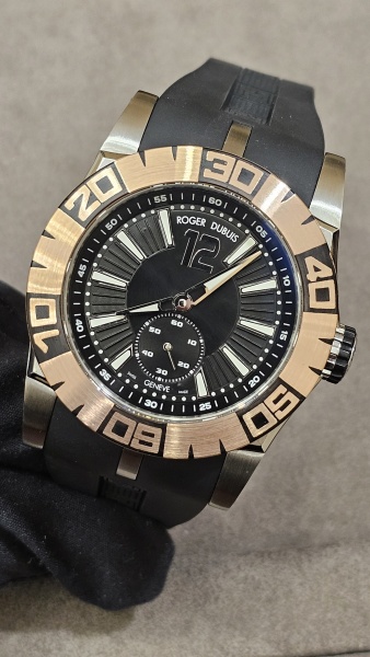 Roger Dubuis Easy Diver SED46 14 C9/5