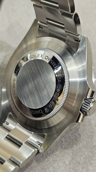 Rolex Sea-Dweller 4000 126600-0001