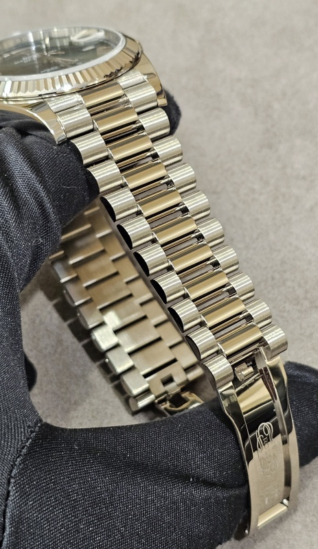 Rolex Day-Date 40 mm White Gold 228239-0033