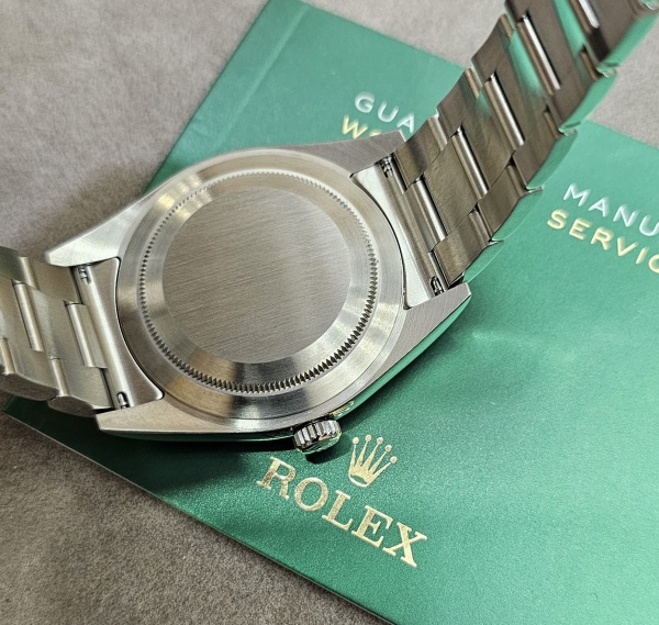 Rolex Oyster Perpetual 39 mm 114300
