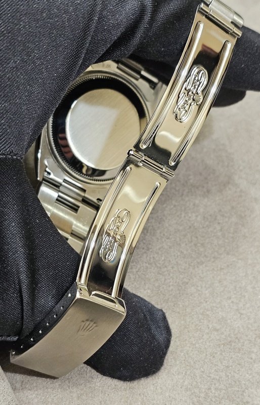 Rolex OYSTER PERPETUAL DATE 15200