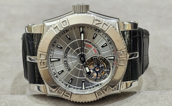 Roger Dubuis EasyDiver Tourbillon SE48 02 9/0