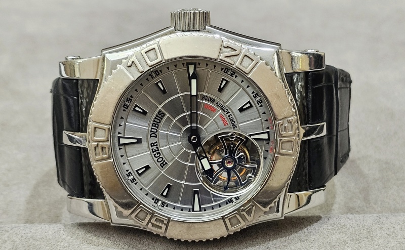 Roger Dubuis EasyDiver Tourbillon SE48 02 9/0