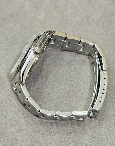 Rolex OYSTER PERPETUAL DATE 15200