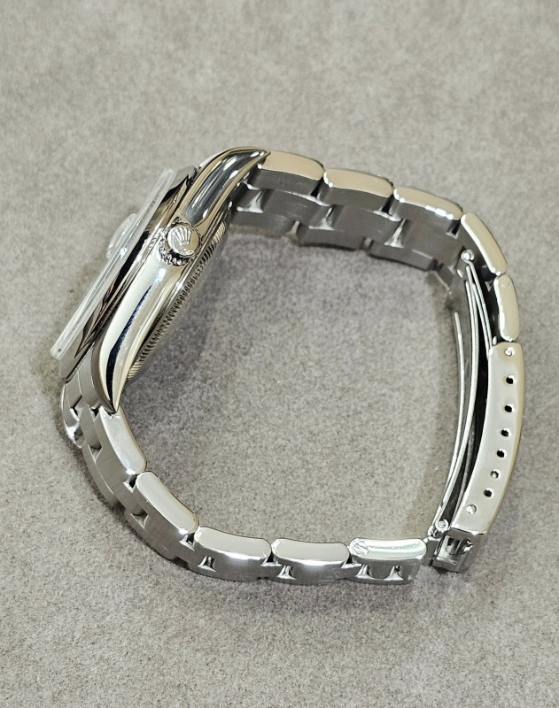 Rolex OYSTER PERPETUAL DATE 15200