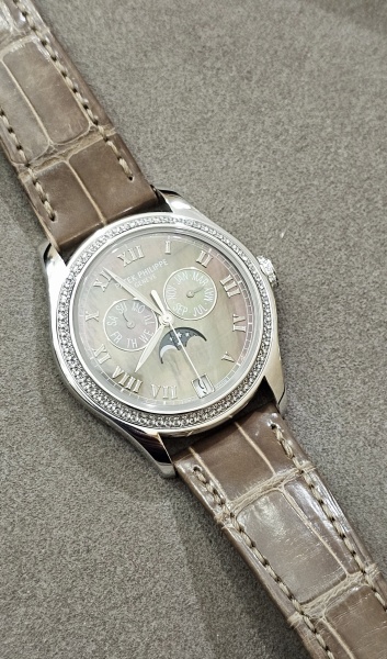 Patek Philippe Complications Annual Calendar White Gold Diamond 4936G - 001