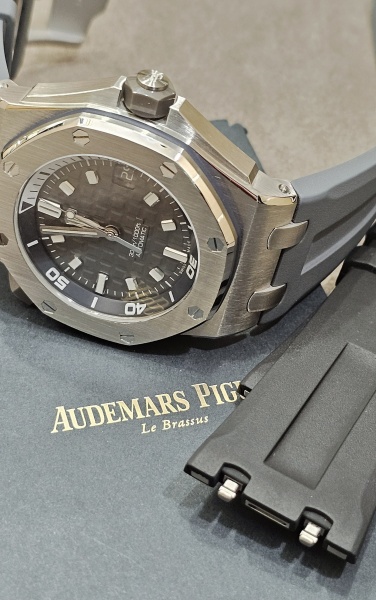Audemars Piguet ROYAL OAK OFFSHORE DIVER 15720ST.OO.A009CA.01